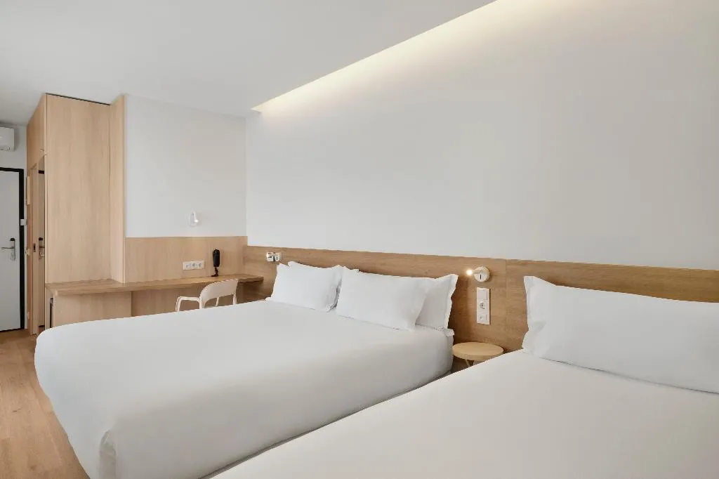 TRIPLE STANDARD Room, B&B Hotel Viana Do Castelo, Porto