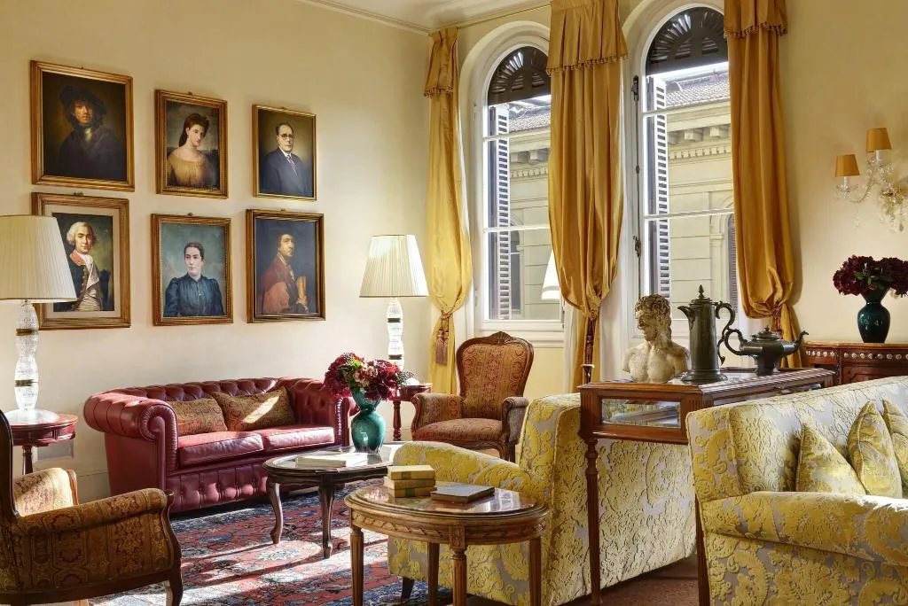 Lobby, Pendini, Florence