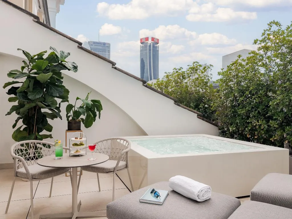 SUITE CAPACITY 4 Room, NH Collection Milano CityLife, Milan