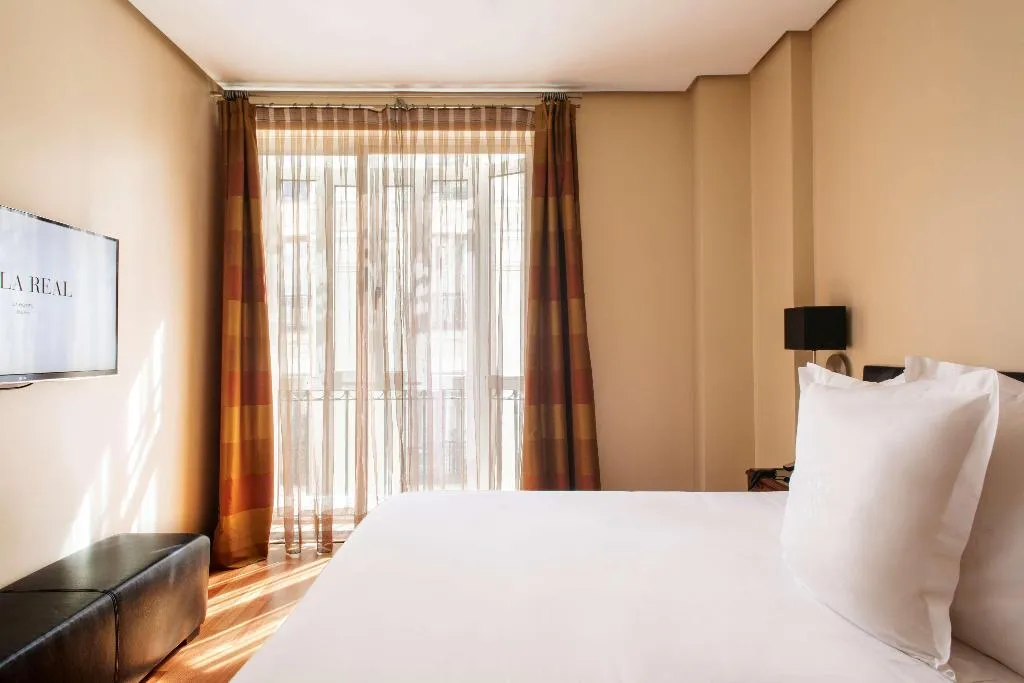 JUNIOR SUITE STANDARD Room, Hotel Villa Real, Madrid