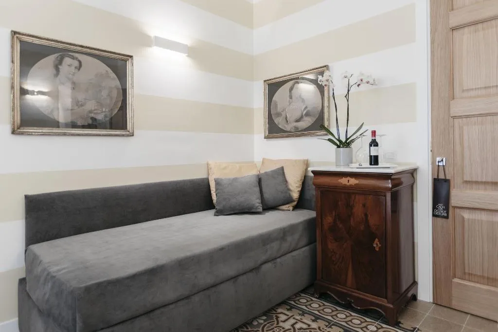 Room, Euterpe L.H.T., Catania