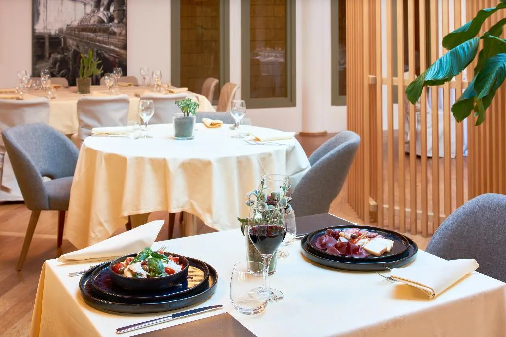Restaurant, Unahotels Varese, Milan