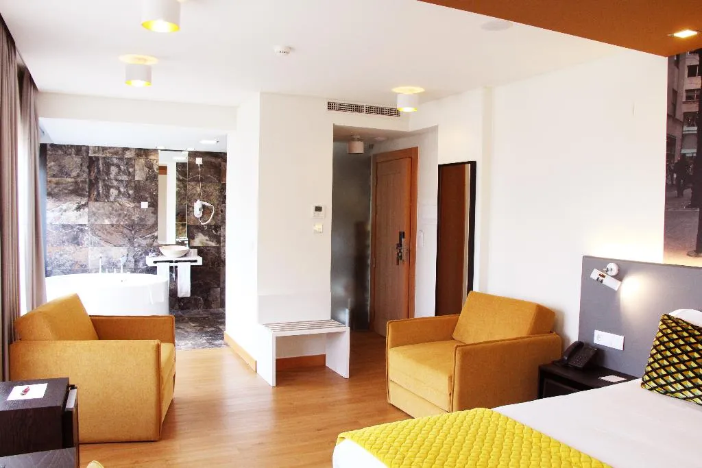 Room, America Diamonds, Lisbon