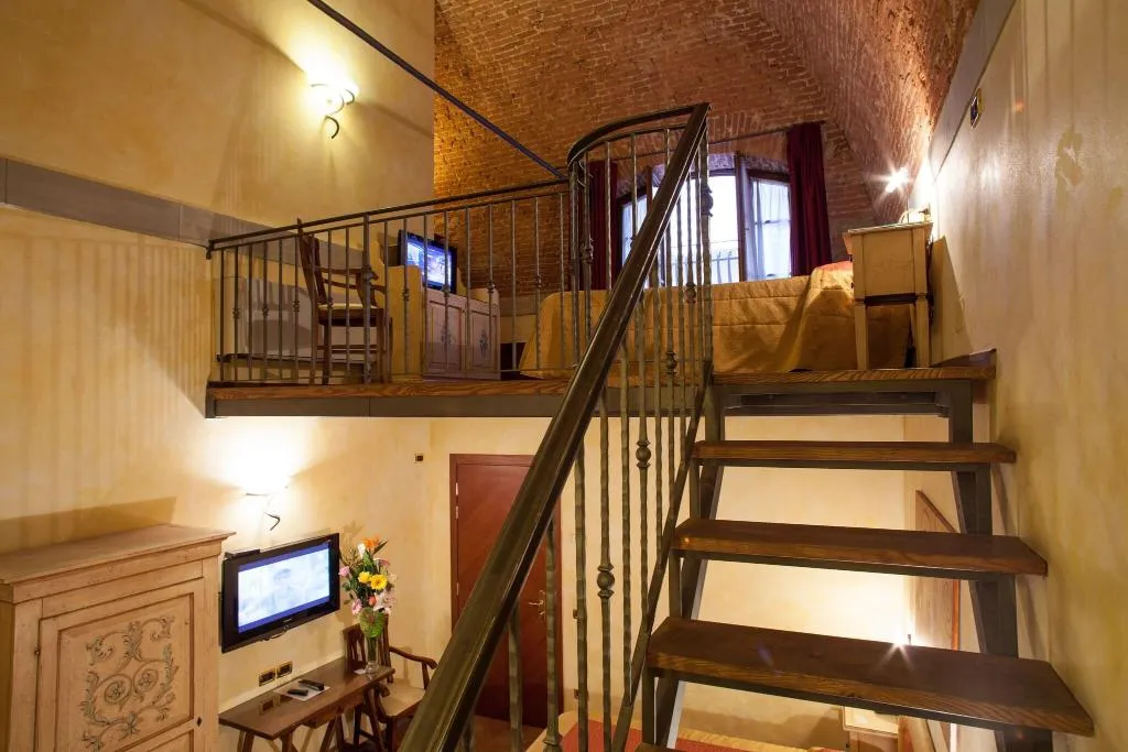 Room, Alba Palace, Florence