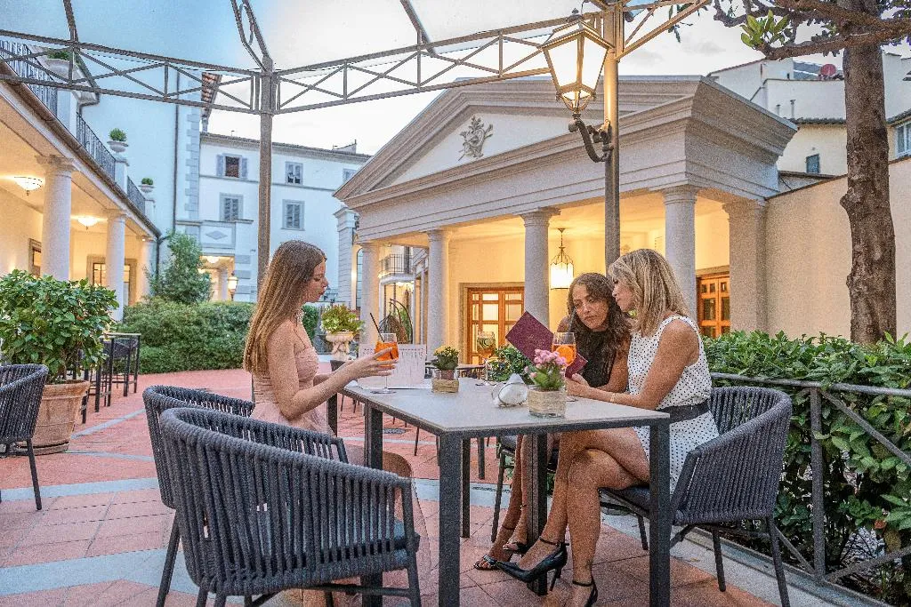 Bar, Palazzo Montebello, Florence