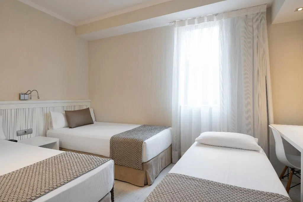 TRIPLE STANDARD Room, Catalonia Roma, Barcelona