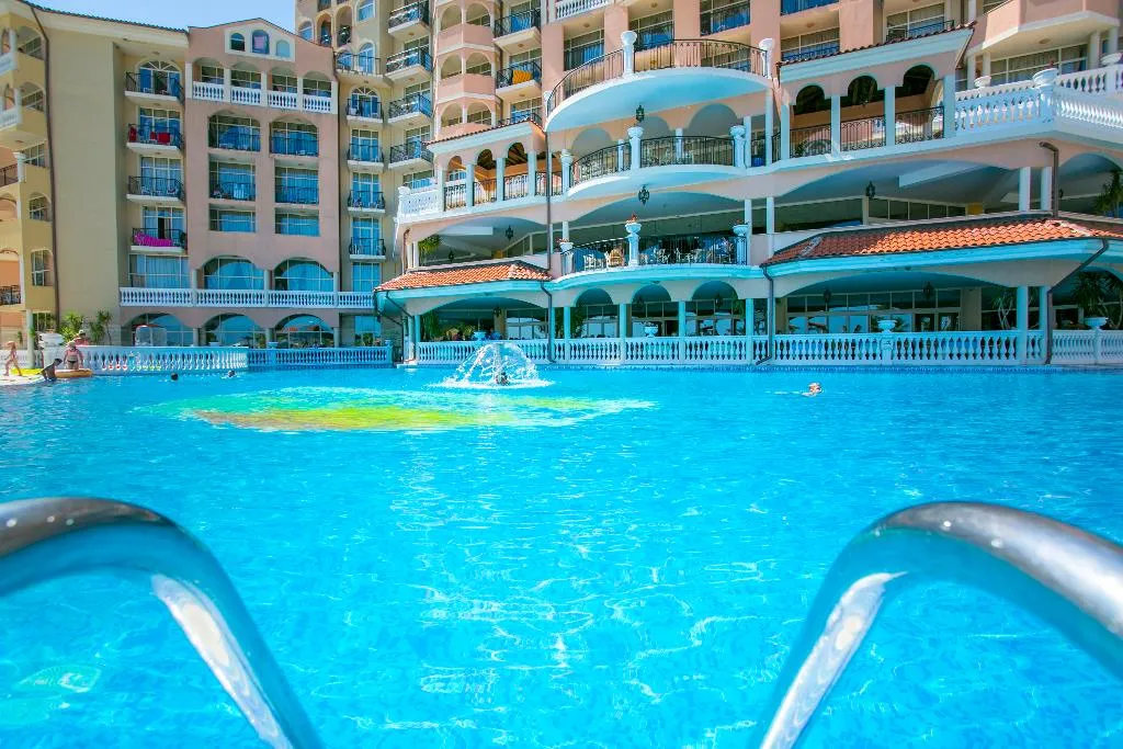 Pool, Royal Park, Bourgas