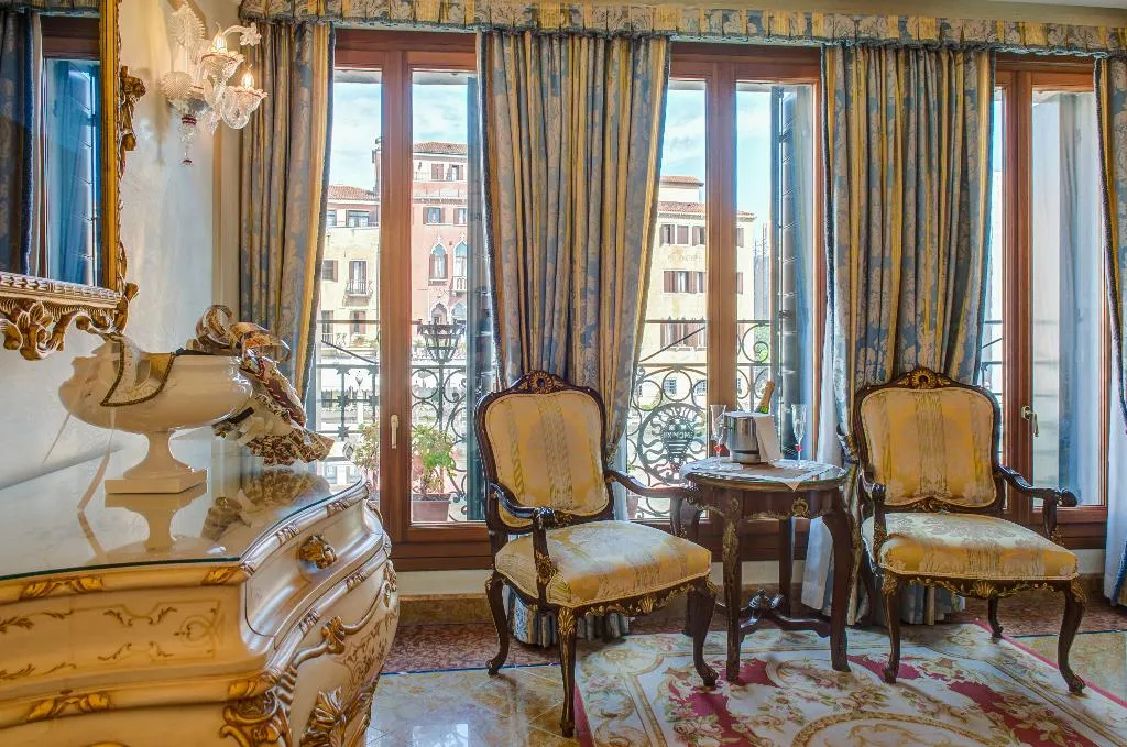 SUITE CANAL VIEW Room, Canal Grande, Venice