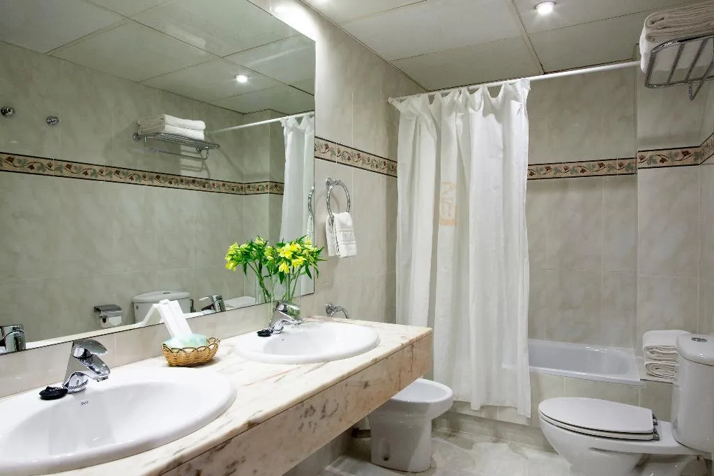 DOUBLE SUPERIOR WITH TERRACE Room, Gaudi, Barcelona