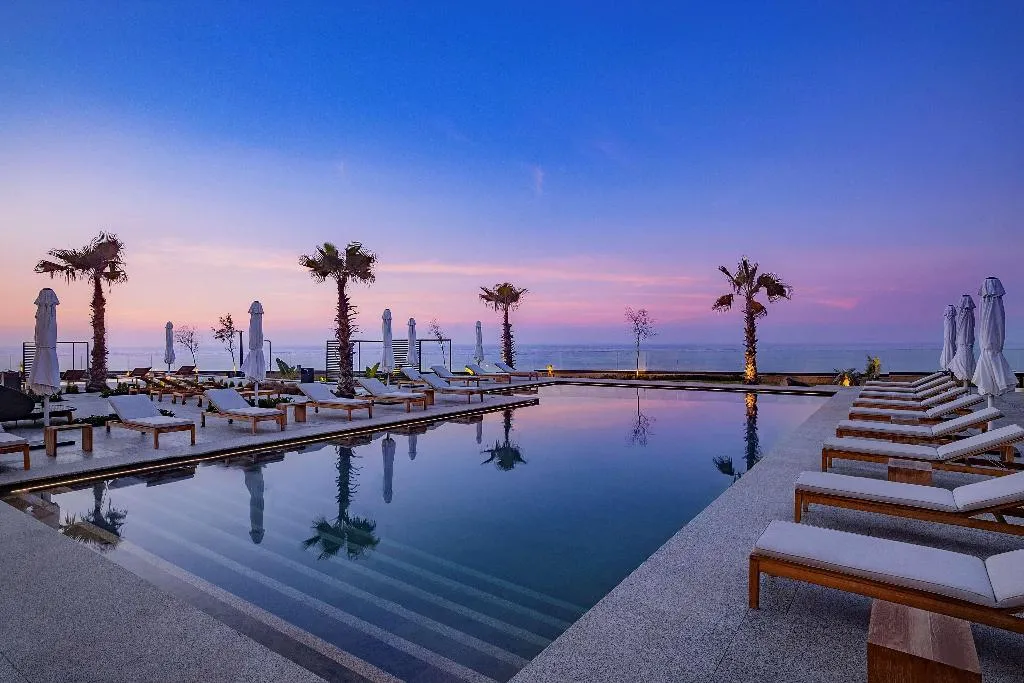 Pool, Conrad Rabat Arzana, Rabat