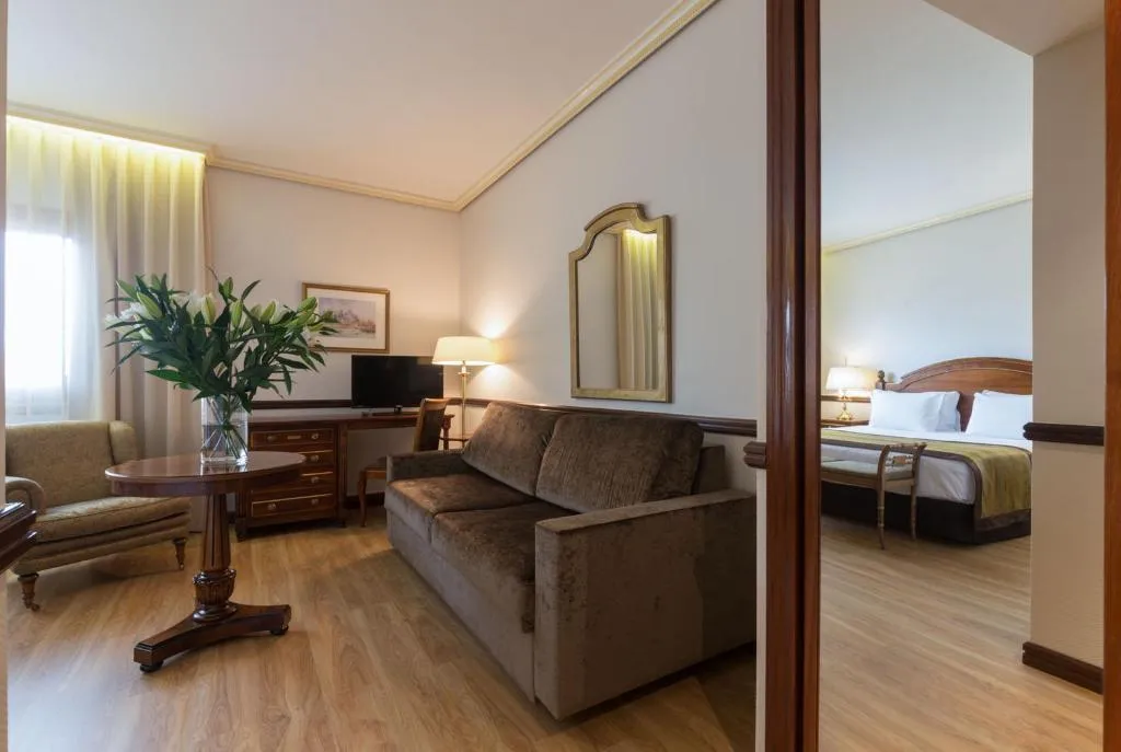 JUNIOR SUITE STANDARD Room, Dorma Reina Isabel, Madrid