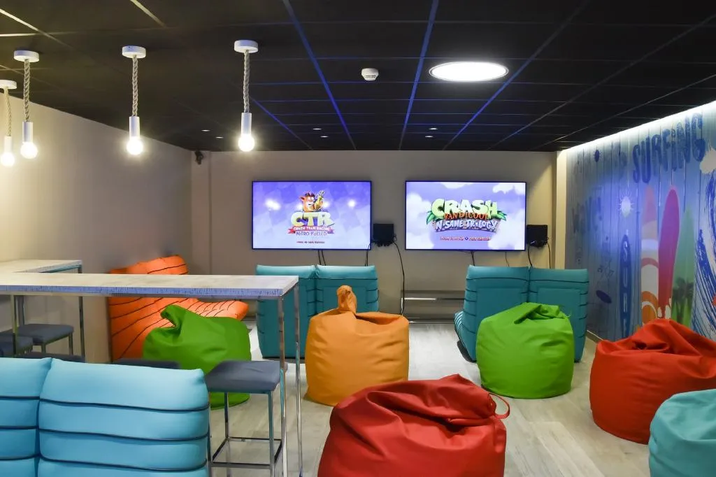 Sports and Entertainment, Best Jacaranda, Tenerife
