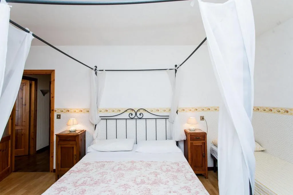 APARTMENT CAPACITY 7 Room, Podere Caldaruccio La Pineta, Perugia