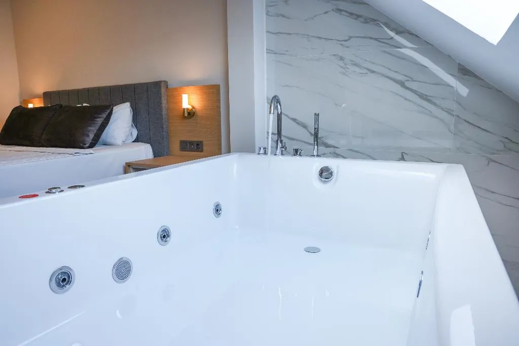 SUITE WITH JACUZZI Room, Livia Luxury Apart Hotel, Antalya