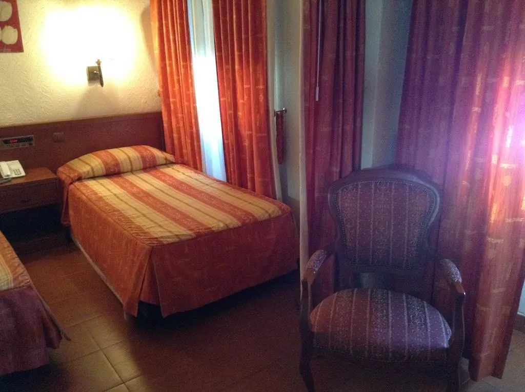 Room, Nazareth, Lisbon