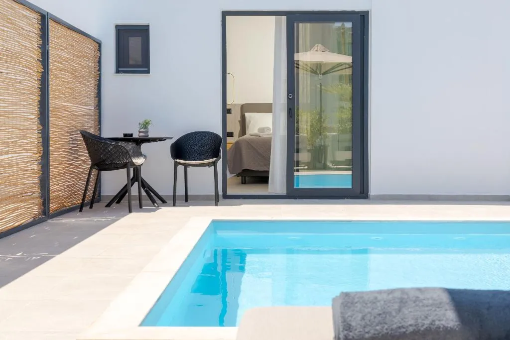 SUITE DELUXE WITH PRIVATE POOL Room, John Mary Apartments Gouves, Crete