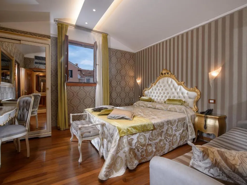 TRIPLE CLASSIC Room, Hotel Santa Marina, Venice