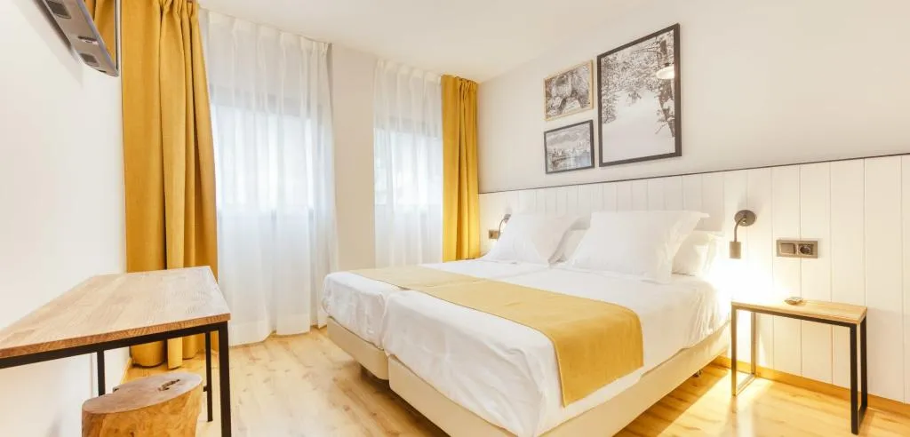 TWIN STANDARD Room, Viella, Costa Brava