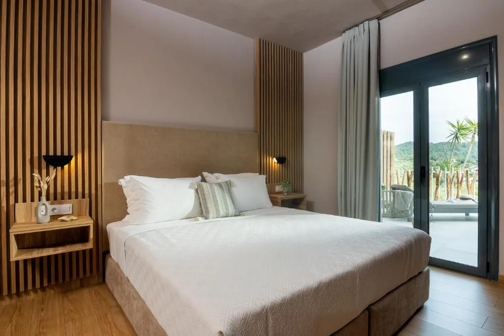 DOUBLE DELUXE ONE BED Room, Petra Nera, Skiathos