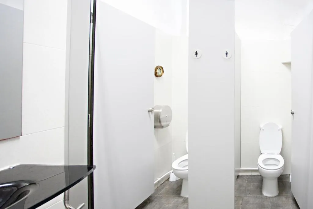 Bed in dormitory BUNK BED WITH SHARED BATHROOM Room, Baixa Terrace Hostel, Algarve