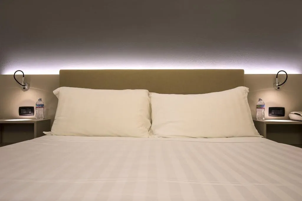 Room, 43 Station Hotel, Milan