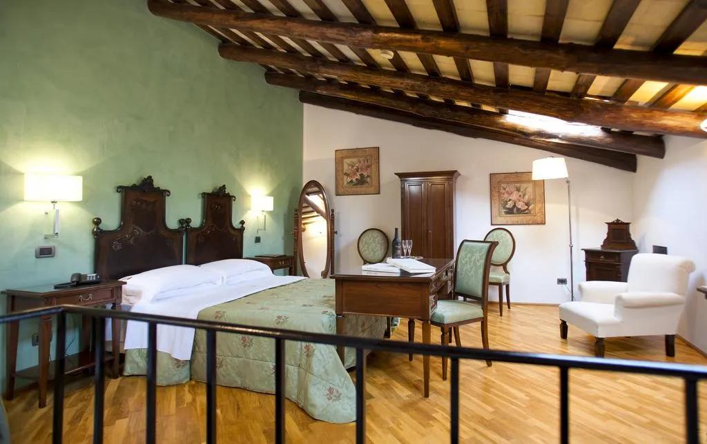 JUNIOR SUITE STANDARD Room, Hotel Carmine, Palermo