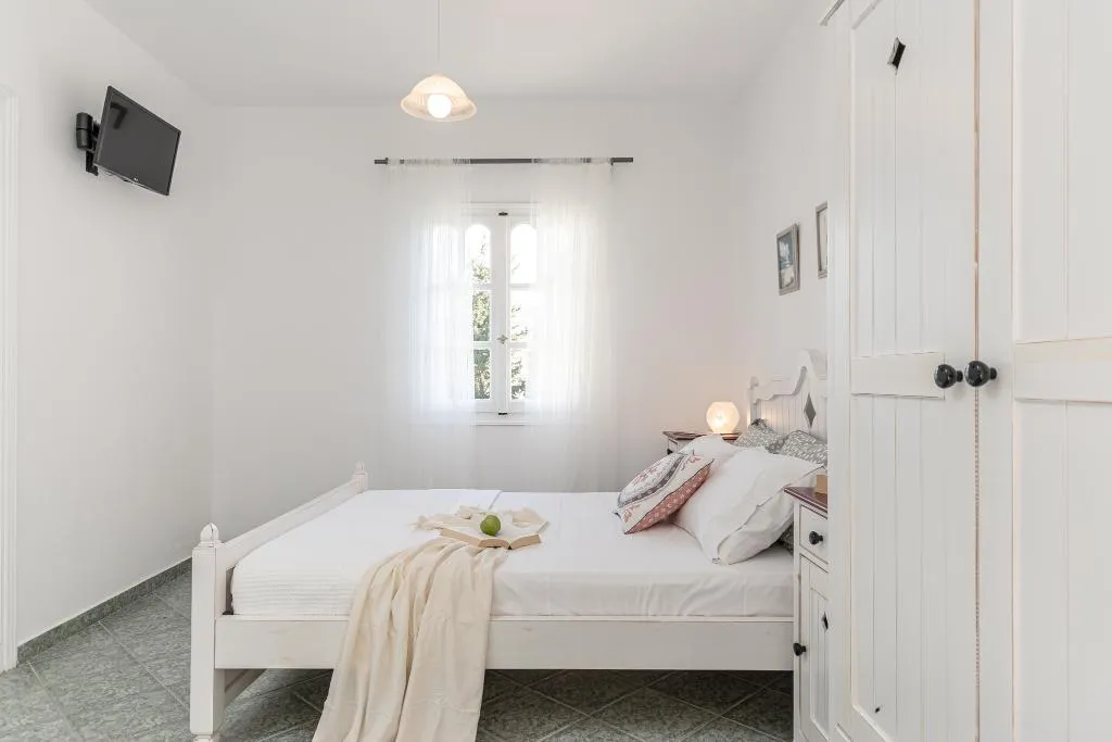 FAMILY ROOM DELUXE WITH TERRACE Room, Palatiana Agriturismo - Philoxenia Cottages, Crete