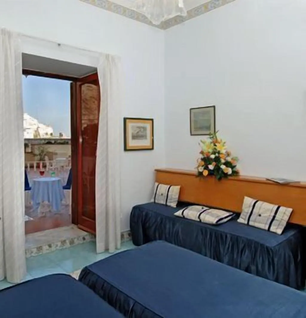 Double or Twin PARTIAL OCEAN VIEW Room, La Bussola, Naples