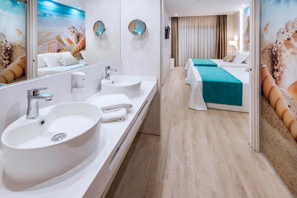 TRIPLE CITY VIEW Room, Sumus Stella and Spa, Costa Brava