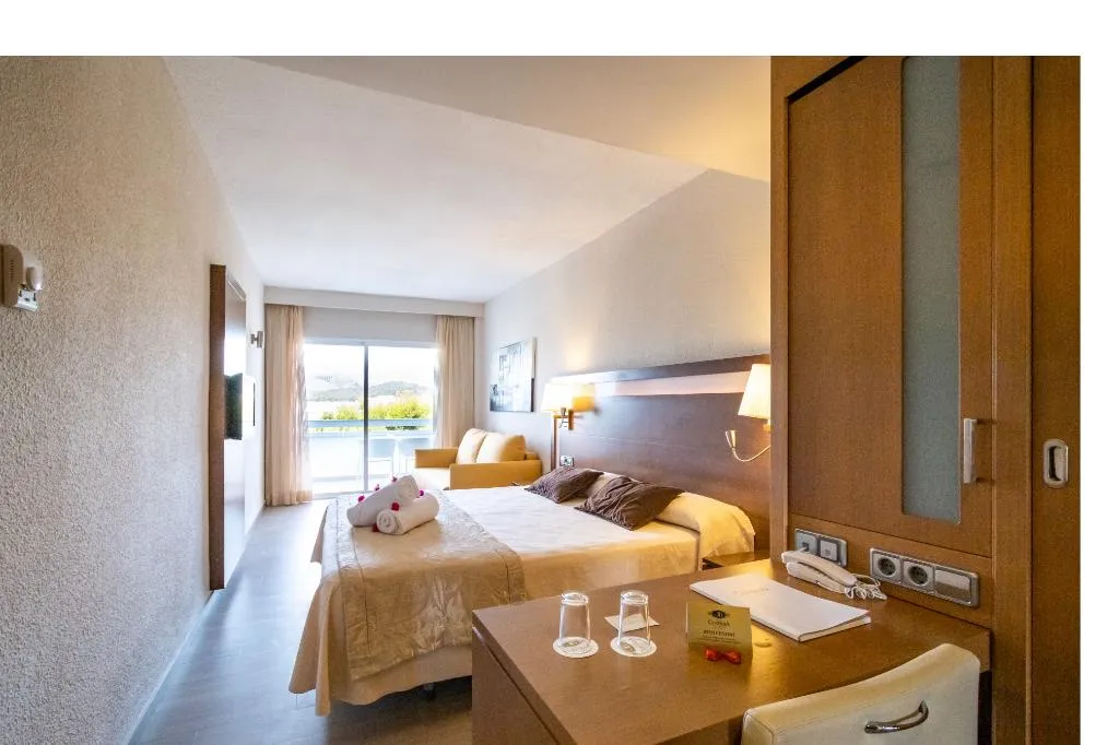 JUNIOR SUITE CAPACITY 4 Room, Hotel Condesa, Majorca