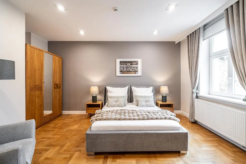 APARTMENT CAPACITY 4 ONE BEDROOM Room, Venetian House Market Square Aparthotel, Krakow