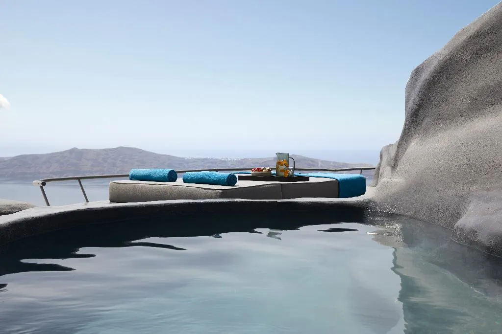JUNIOR SUITE WITH PRIVATE POOL Room, Kivotos Santorini, Santorini