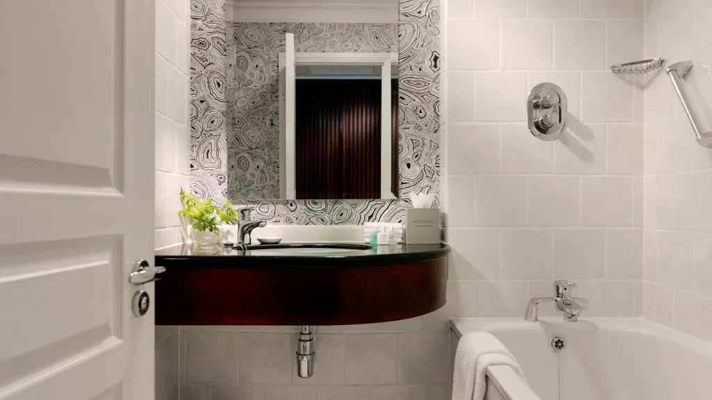 TWIN STANDARD Room, Herbert Park Hotel, Dublin