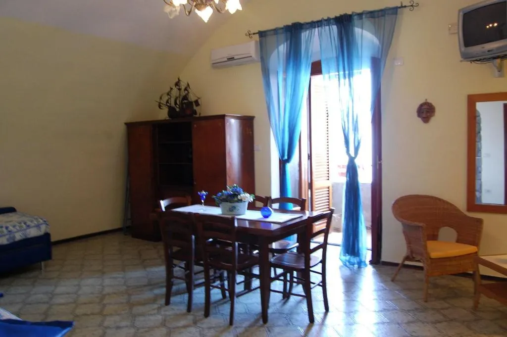 Room, Marina del Cantone Chalet, Naples