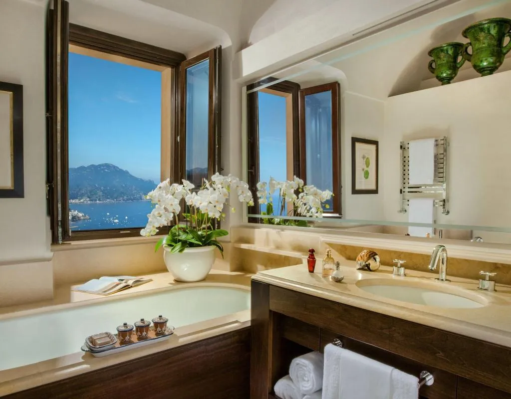 SUITE DELUXE SEA VIEW Room, Monastero Santa Rosa Hotel & Spa, Naples