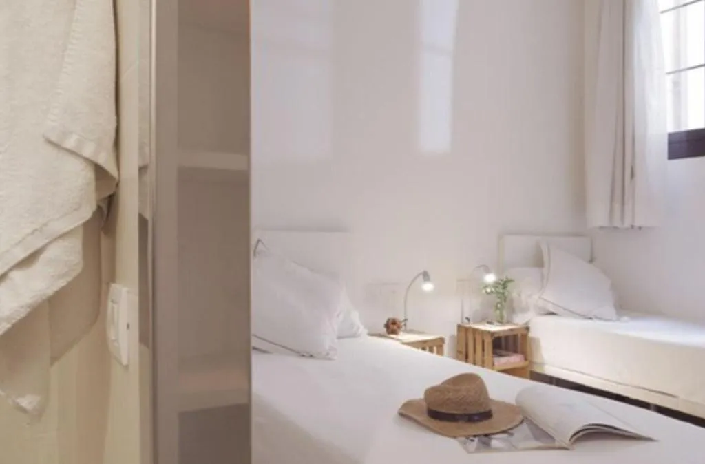 Room, Som Nit Born, Barcelona