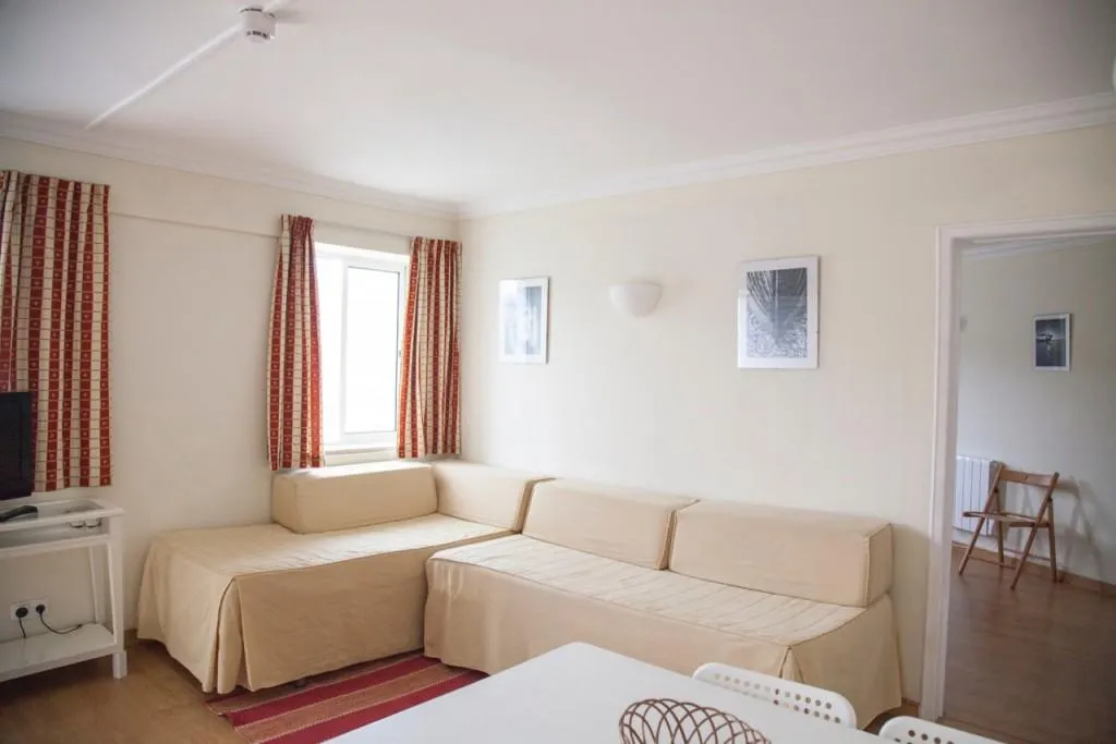 APARTMENT CAPACITY 6 TWO BEDROOMS Room, Sintra Sol Apartamentos Turisticos, Lisbon