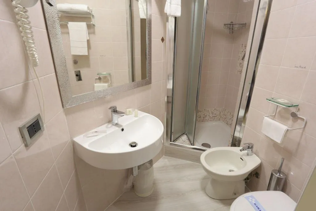 Room, Hotel Piacenza, Milan
