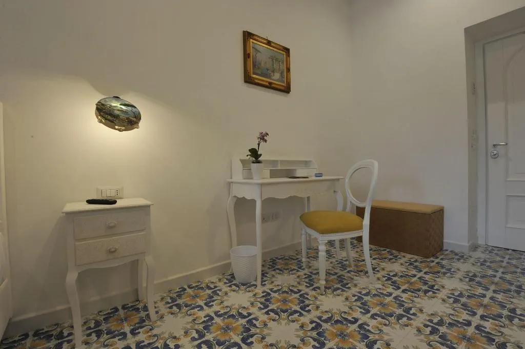 Room, Surriento Suites, Naples