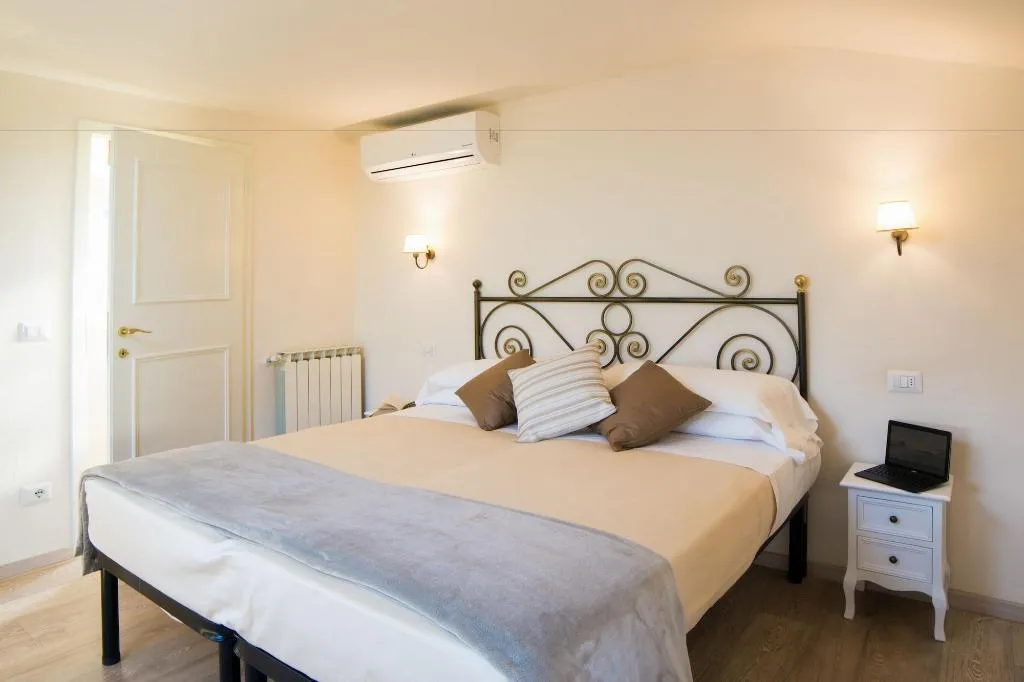 Room, Dimora Salviati, Florence