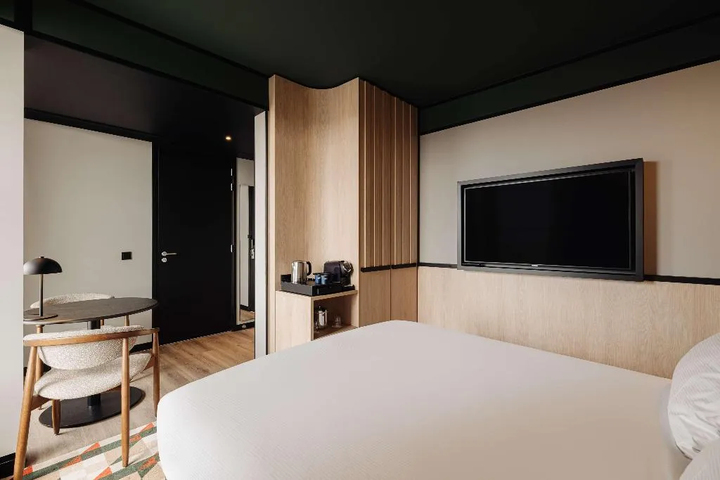 DOUBLE CITY VIEW Room, DoubleTree by Hilton Amsterdam Centraal Station, Amsterdam