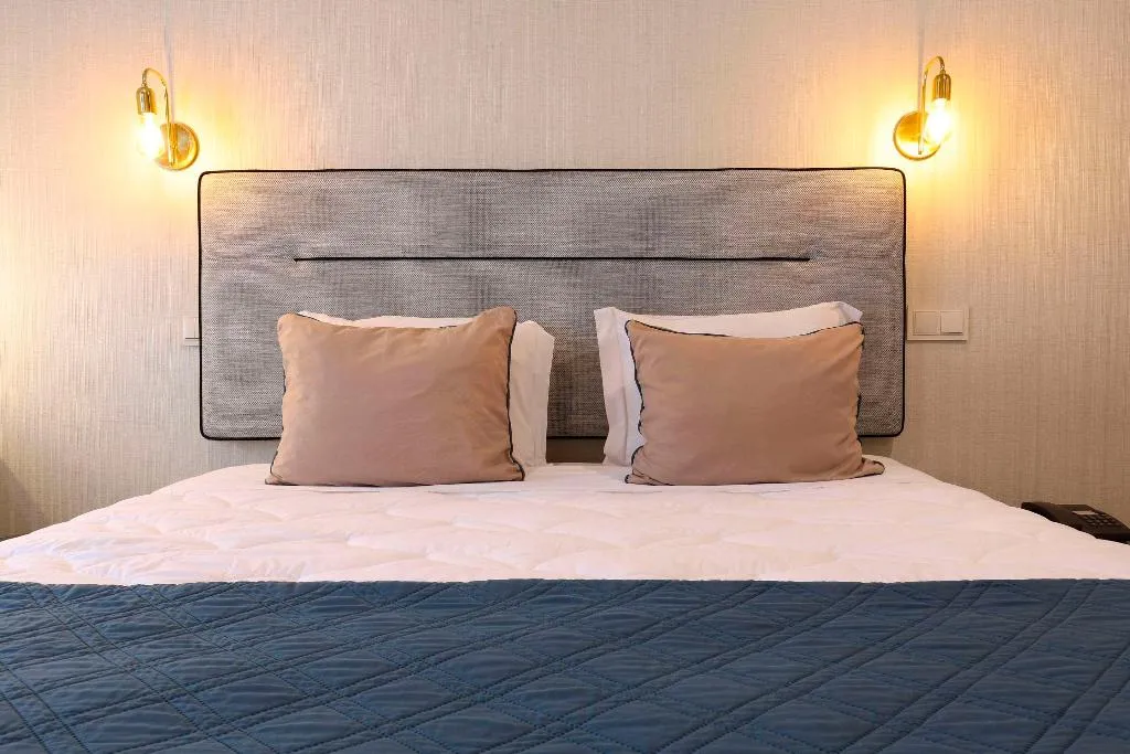 Room, America, Porto