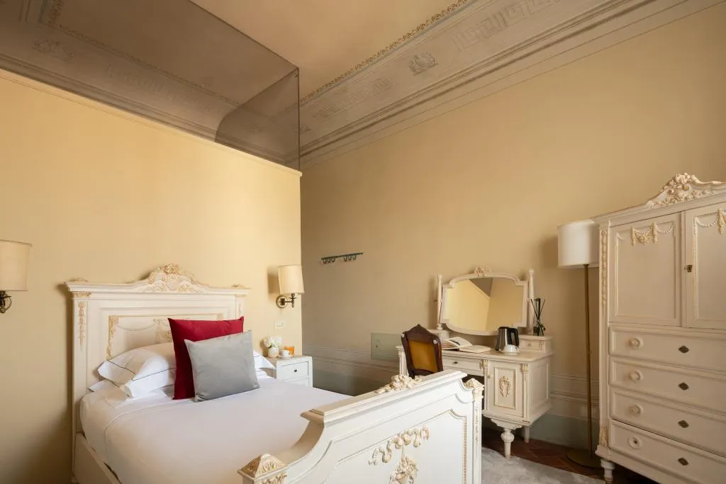 SINGLE CLASSIC Room, Loggiato Dei Serviti, Florence
