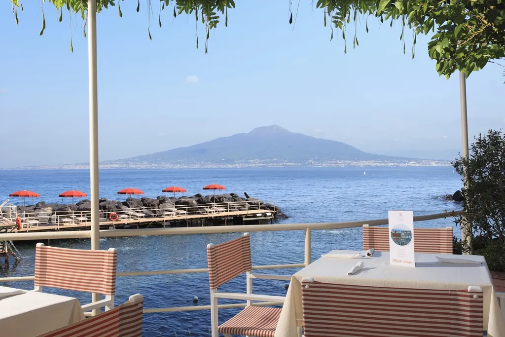 Beach, Grand Hotel Ambasciatori, Naples