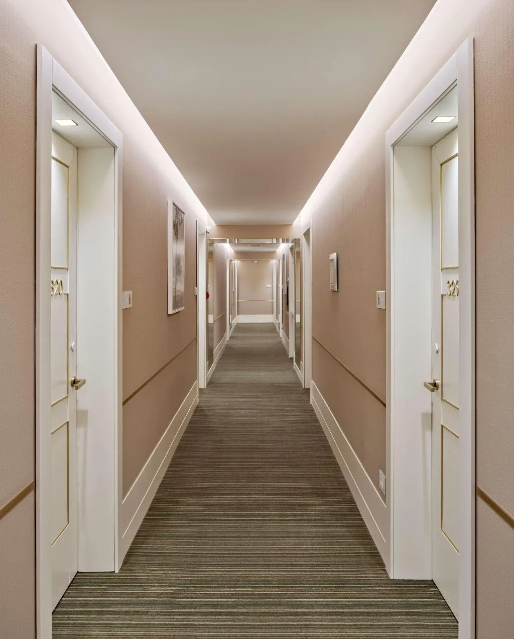 Lobby, de Bonart Naples-Curio Collection by Hilton, Naples