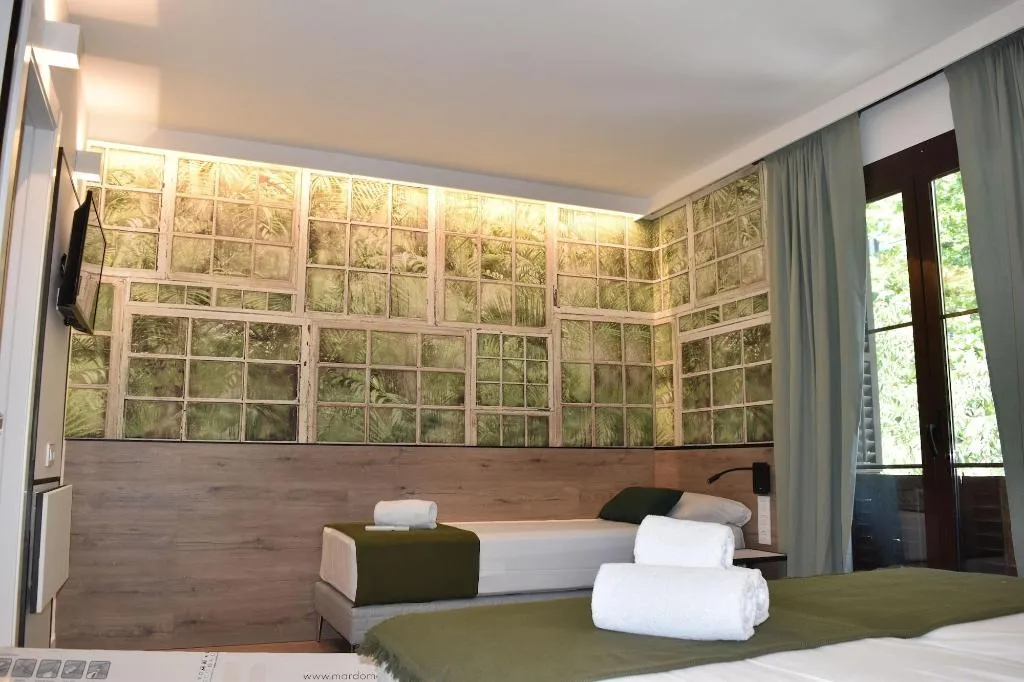 TRIPLE WITH VIEWS Room, Casp Green House, Barcelona