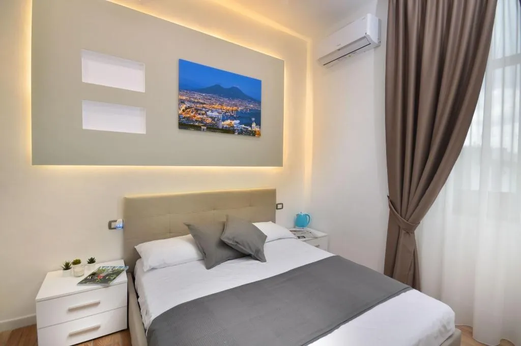 Room, B&B Central Station Napoli, Naples