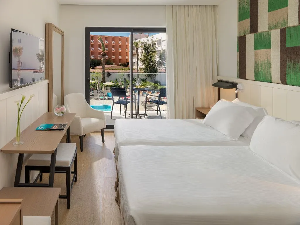 DOUBLE SUPERIOR POOL VIEW Room, H10 Casa del Mar, Majorca