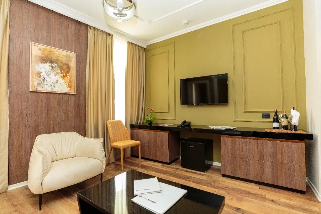 JUNIOR SUITE WITH BALCONY Room, Hotel Regina City, Kavaje