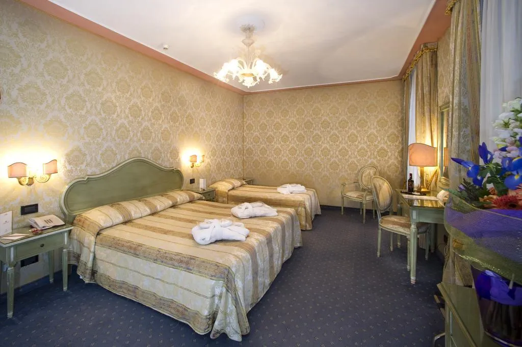 TRIPLE CLASSIC Room, Carlton on the Grand Canal, Venice